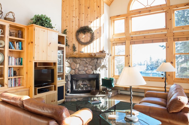 A picture of the inside of the Tamarack cottage
